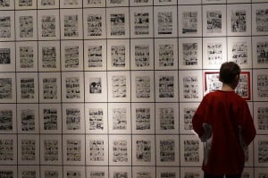 Image of Delta student reading original drawings from Maus at Spiegelman retrospective at the AGO