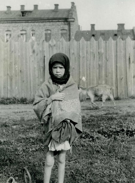 Holodomor-Great-Famine-Kharkiv-Ukraine-child-starvation-1933-Wienerberger-photographer